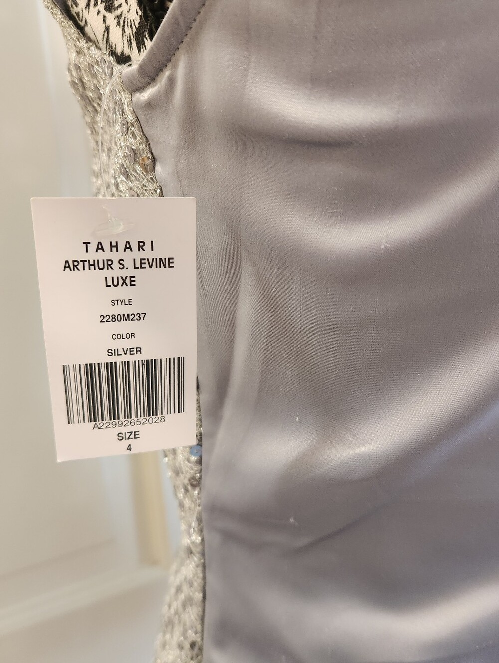 🆕️ 💎HTF Tahari Luxe💎 - Silver Sequin Scoop-Neck Tank Top - Picture 5 of 14